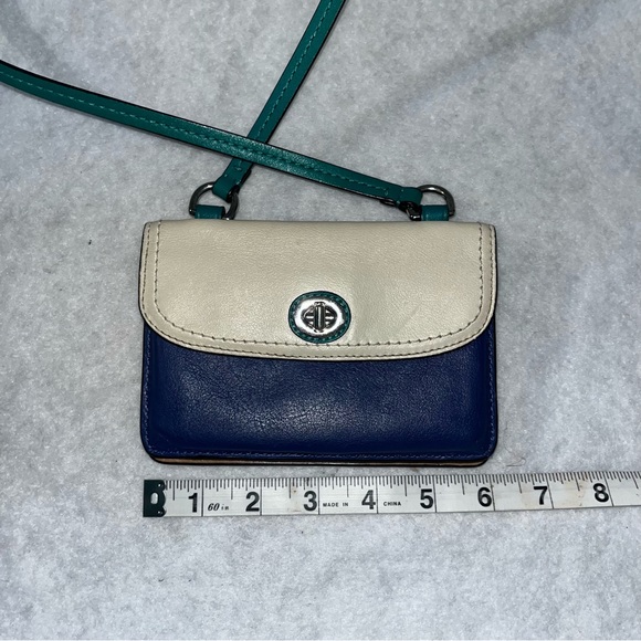 Coach small crossbody with adjustable strap - Picture 12 of 12
